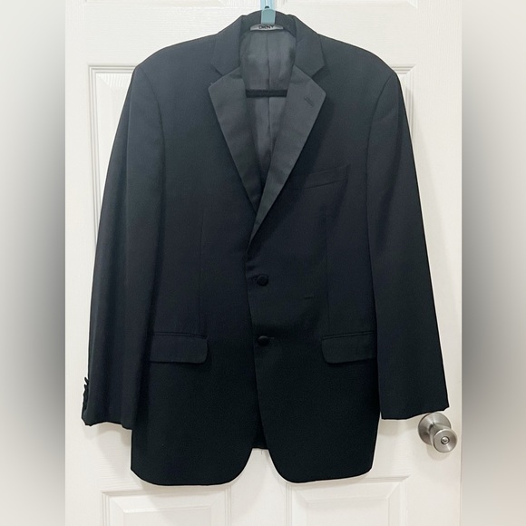 DKNY Men’s Black Suit Jacket 100 % Wool Size 42 R